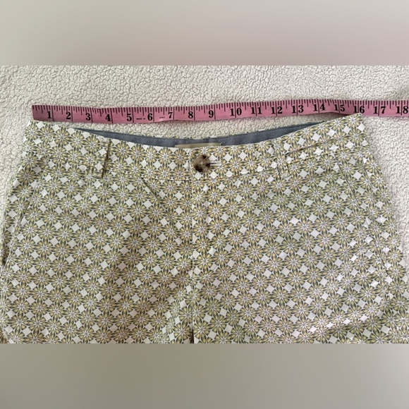 Banana Republic 6 Moon Yellow cuffed shorts. Werdo Luped w/geographic designs. - Picture 9 of 15